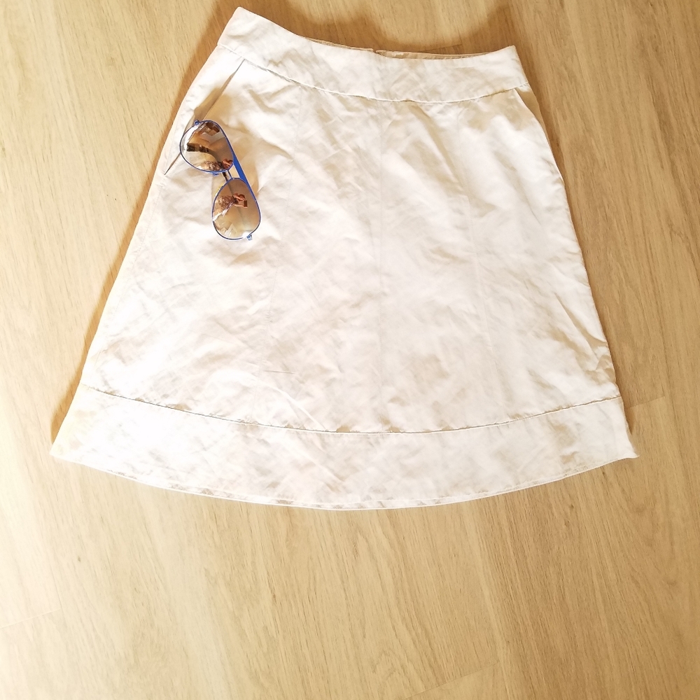 H&M Work Skirt Color Cream with a Hint of Khaki 2 Side Pockets Fully Lined Sze 6
